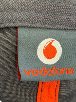 Шапка с козирка VODAFONE