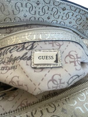 Дамска чанта GUESS