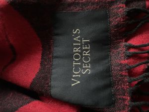 Плетен дълъг шал на целувки VICTORIA'S SECRET ONE SIZE