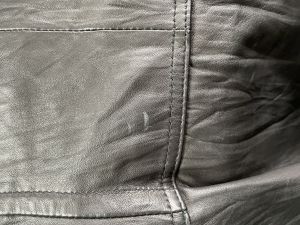 Дамско кожено яке с джобчета и копчета DECO S